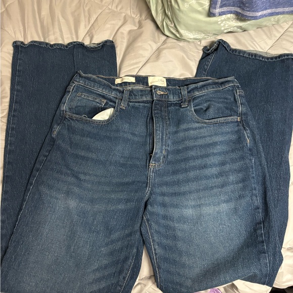 Universal Thread Women's Blue Jeans - Picture 2 of 3